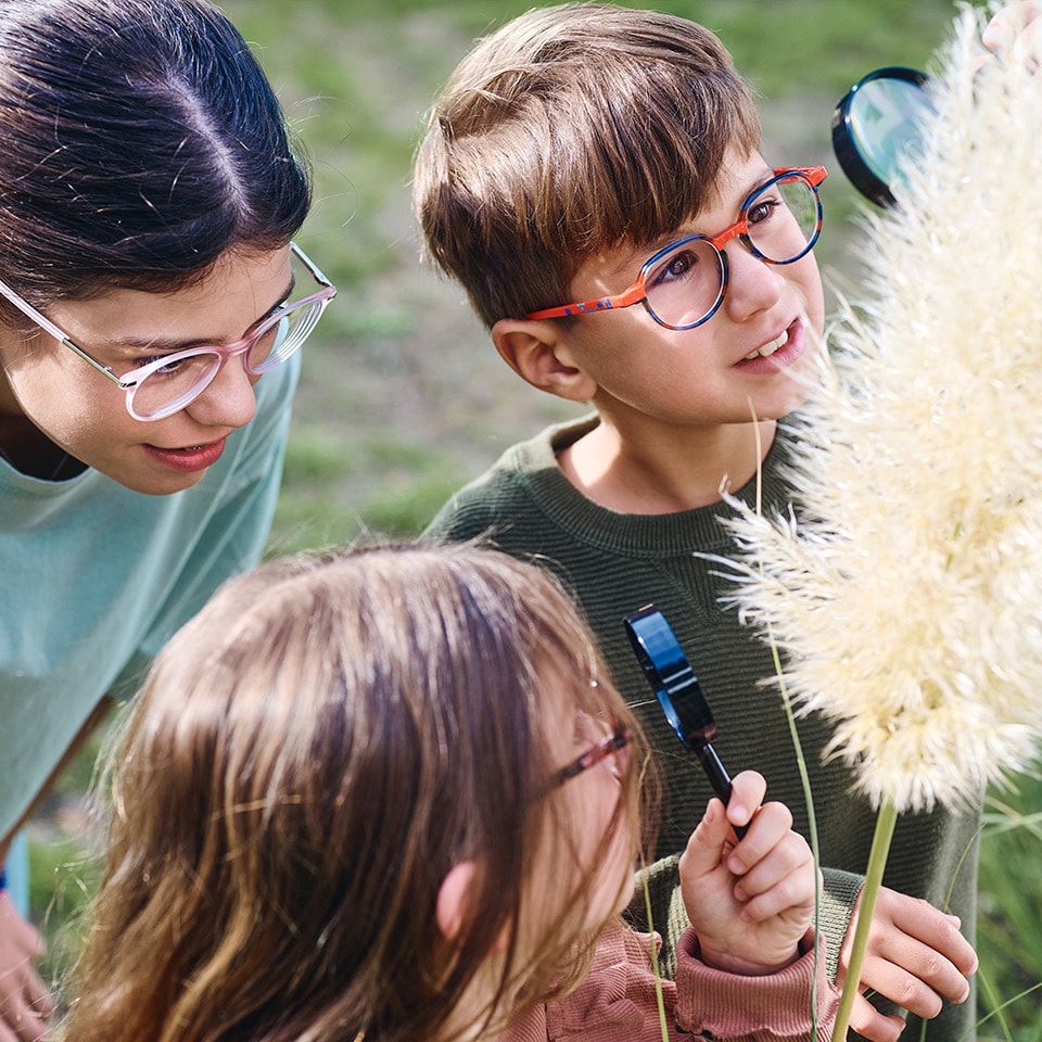 Las lentes ZEISS con recubrimiento DuraVision son mucho menos reflectantes.