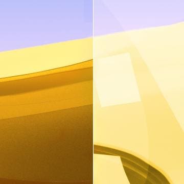Imágenes divididas de un lente transparente y limpio con ZEISS DuraVision Gold UV y un lente con gotas de agua.