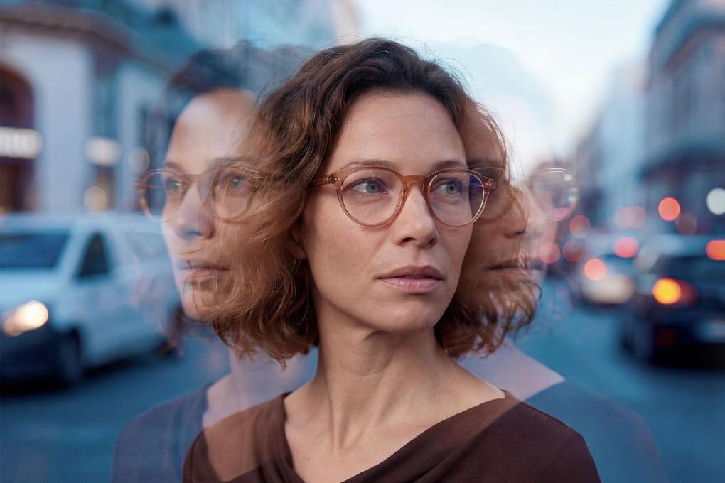 Las lentes ZEISS con recubrimiento DuraVision son mucho menos reflectantes.