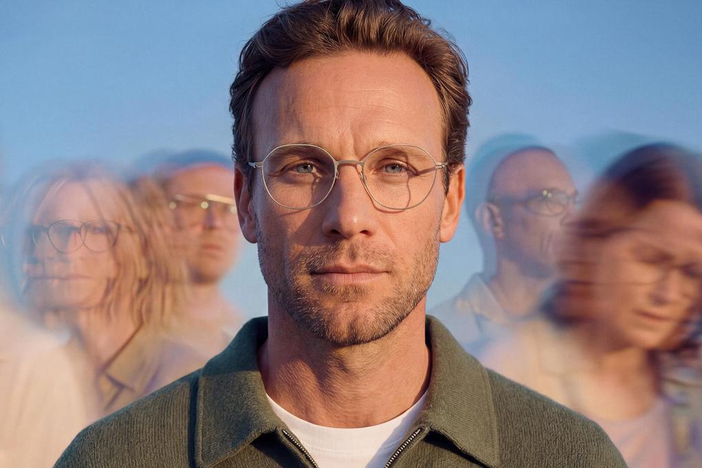 Las lentes ZEISS con recubrimiento DuraVision son mucho menos reflectantes.