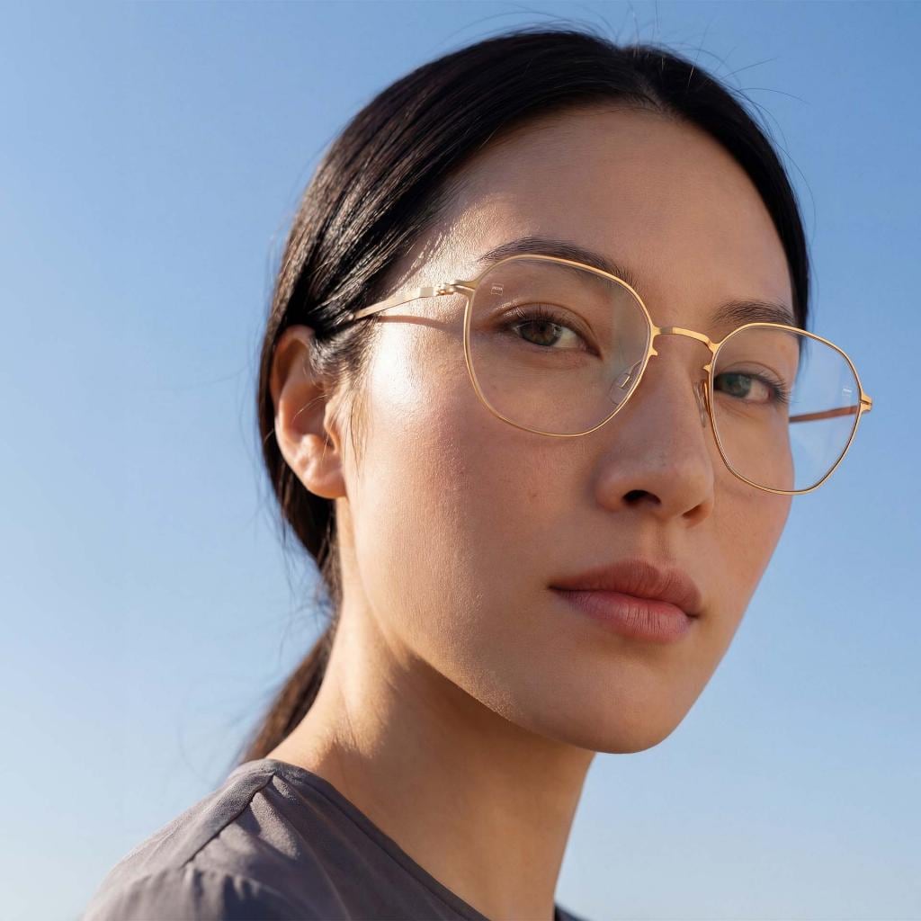 Las lentes ZEISS con recubrimiento DuraVision son mucho menos reflectantes.